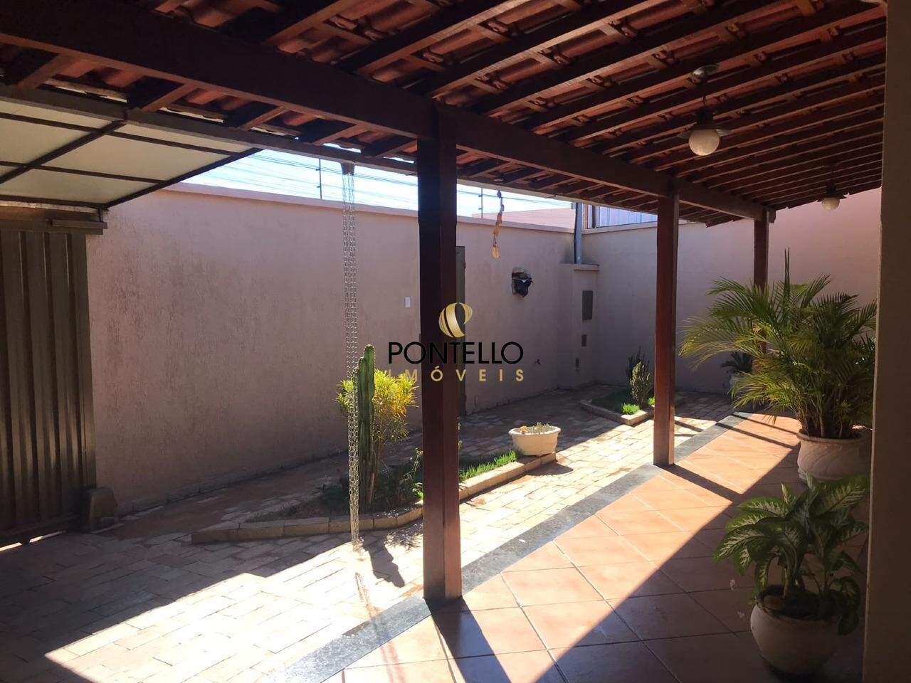 Casa, 5 quartos, 221 m² - Foto 1