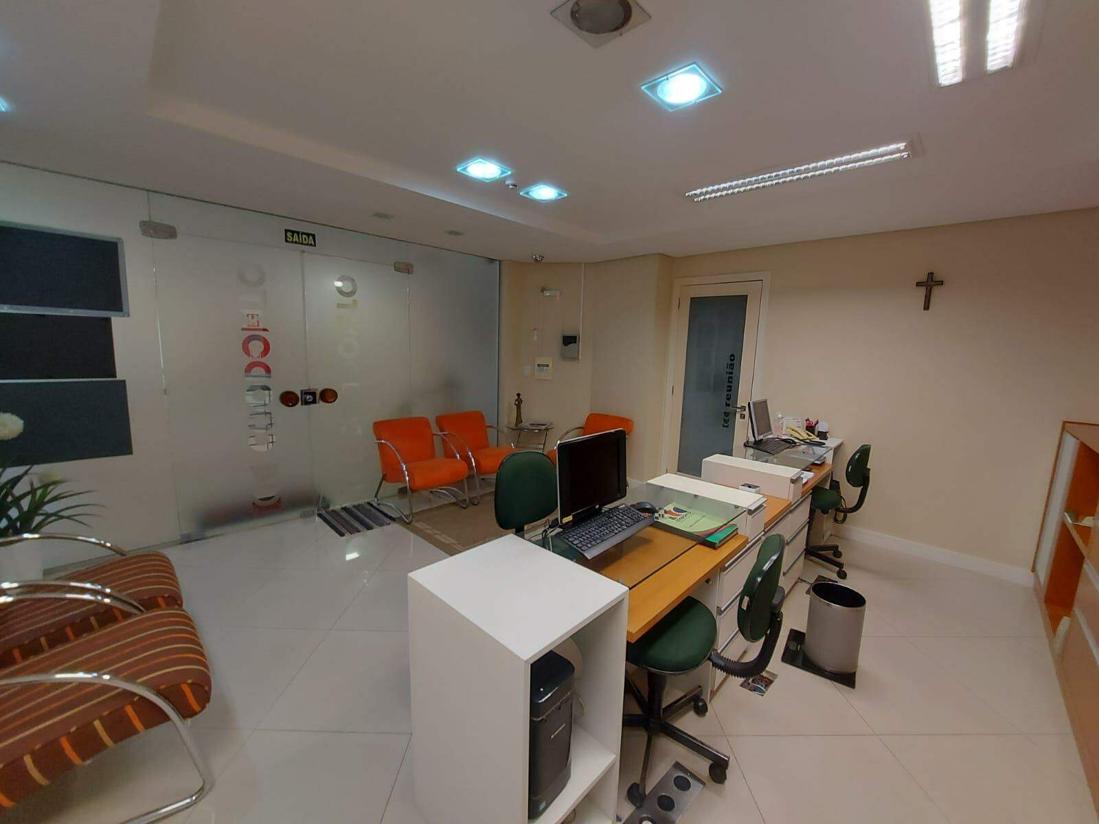 Sala à venda no Centro: 