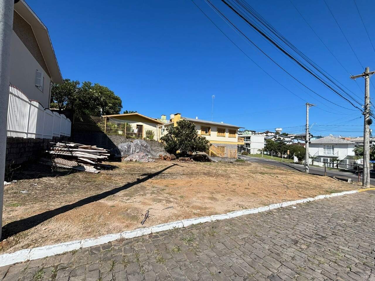 Terreno à venda no Monte Pasqual: 