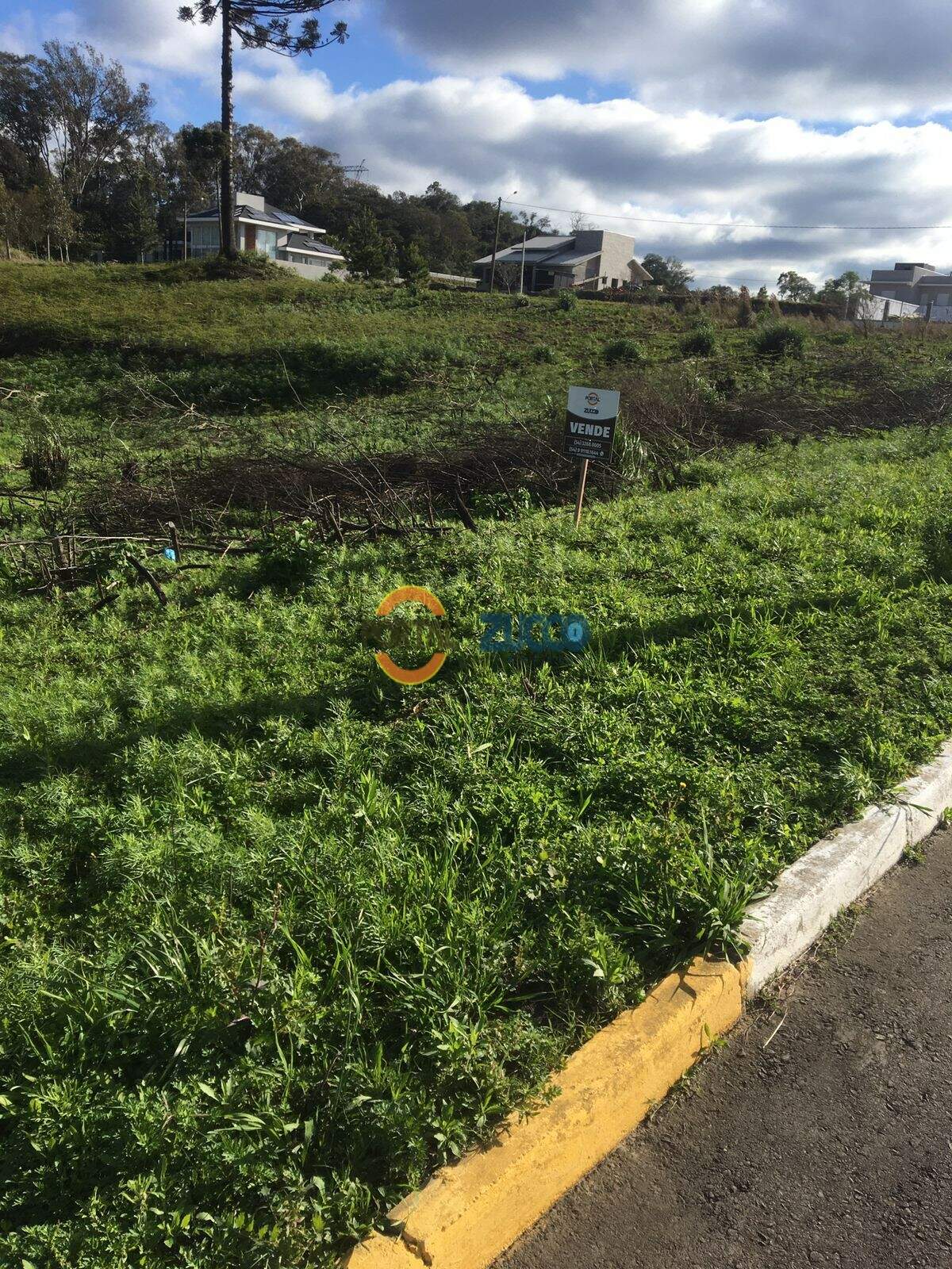 Terreno à venda no Monte Verde: 