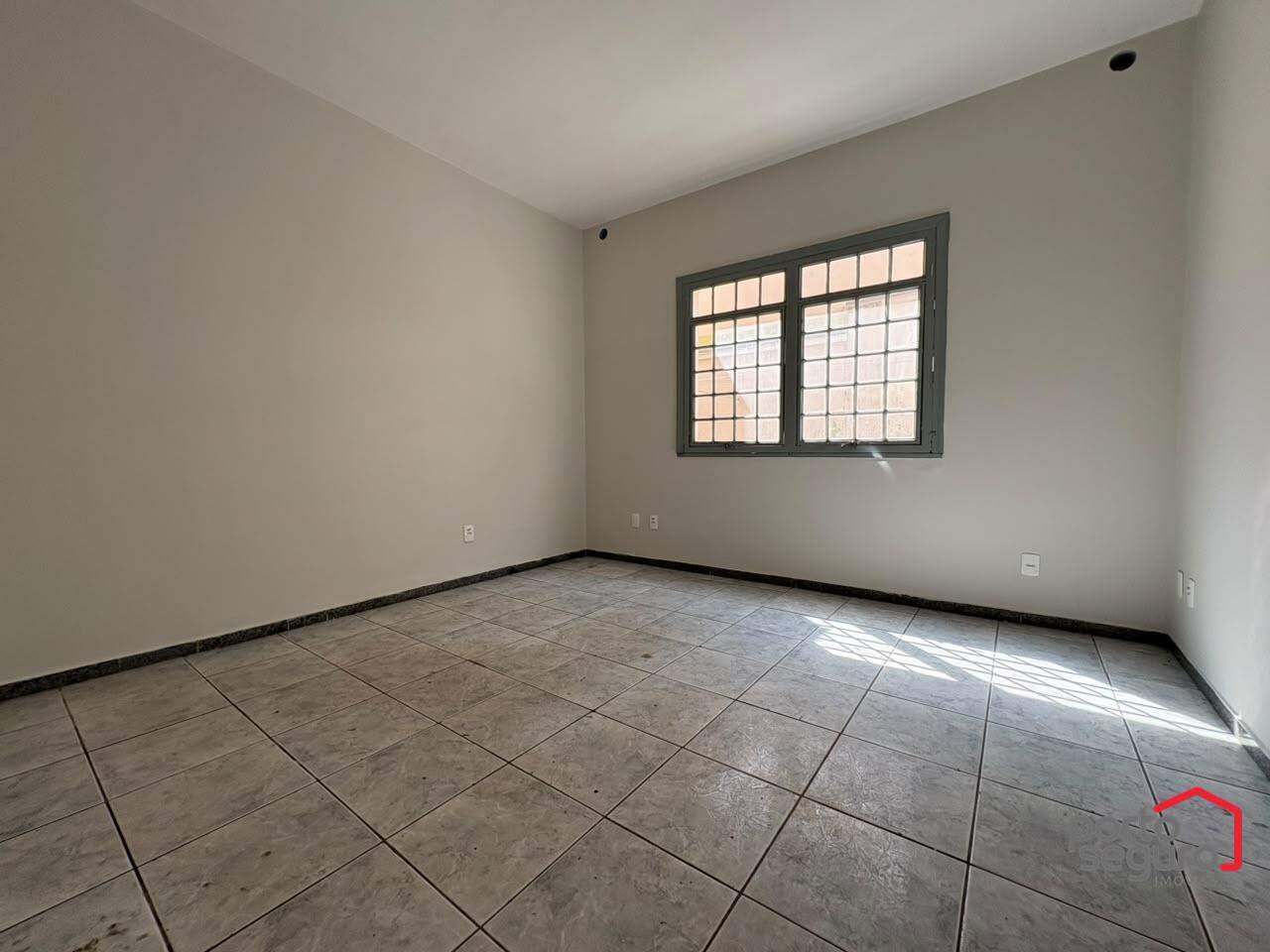 Casa para aluguel no Centro: Casa para alugar, Centro - Divinópolis/MG