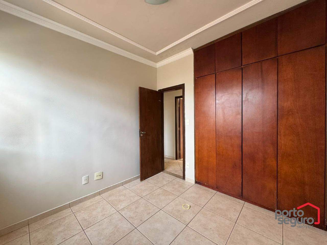 Apartamento para aluguel no Centro: Apartamento para alugar, Centro - Divinópolis/MG