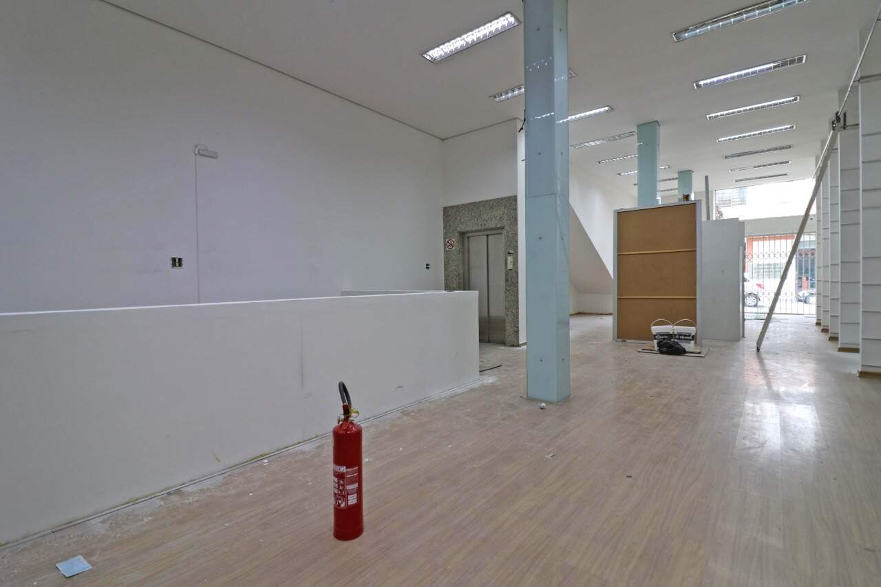 Prédio comercial para aluguel no Centro: Prédio comercial para alugar, Centro - Divinópolis/MG