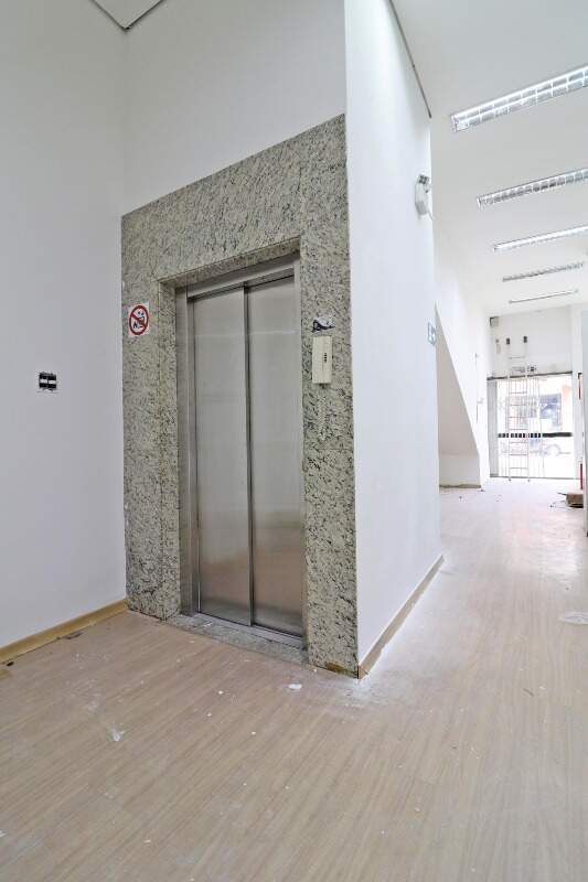 Prédio comercial para aluguel no Centro: Prédio comercial para alugar, Centro - Divinópolis/MG