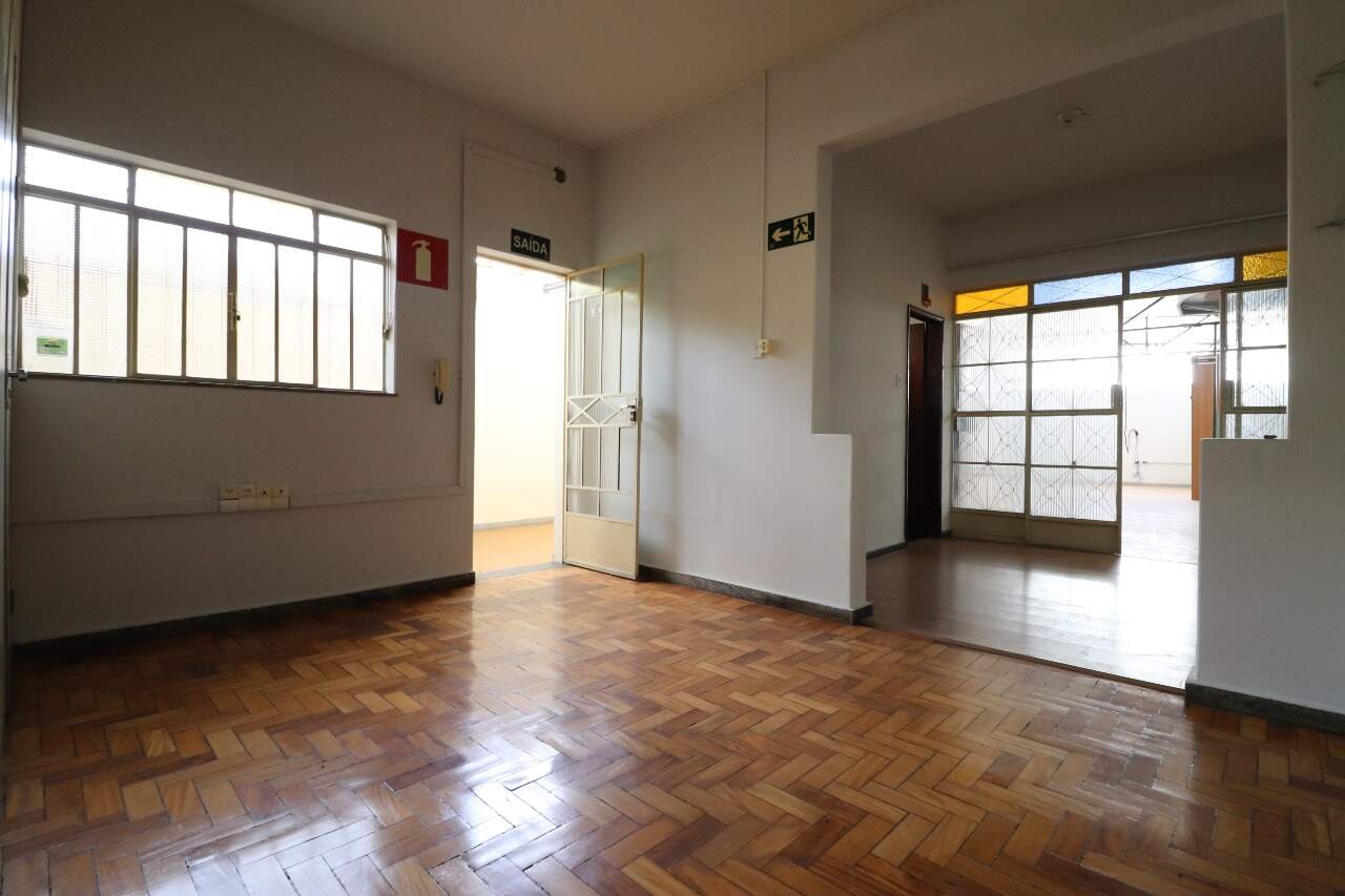 Casa para aluguel no Centro: Casa para alugar, Centro - Divinópolis/MG