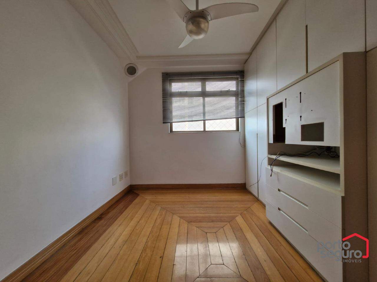 Apartamento à venda no Centro: Apartamento à venda, Centro - Divinópolis/MG