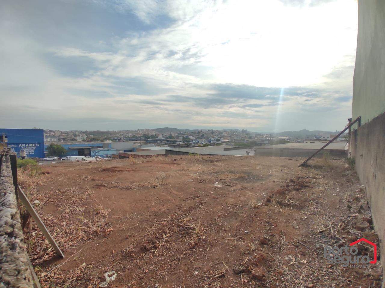 Lote para aluguel no Levindo Paula Pereira: Lote para alugar, Levindo Paula Pereira - Divinópolis/MG
