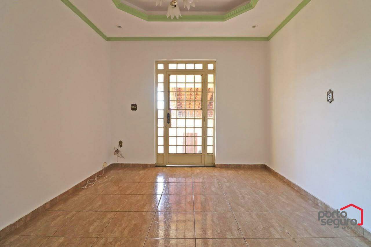 Casa à venda no Interlagos: Casa à venda, Interlagos - Divinópolis/MG