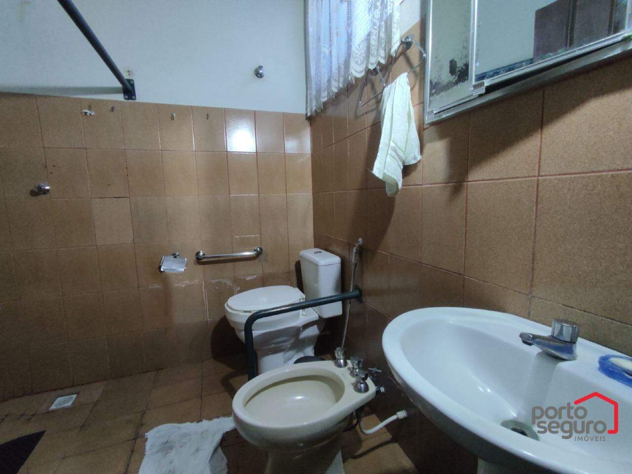 Casa Comercial para aluguel no Centro: Casa Comercial para alugar, Centro - Divinópolis/MG