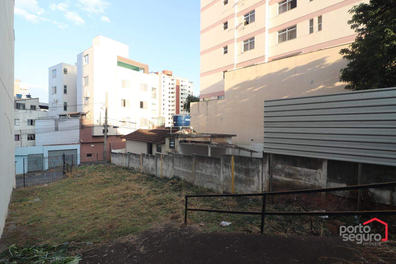 Lote para aluguel no Centro: Lote para alugar, Centro - Divinópolis/MG