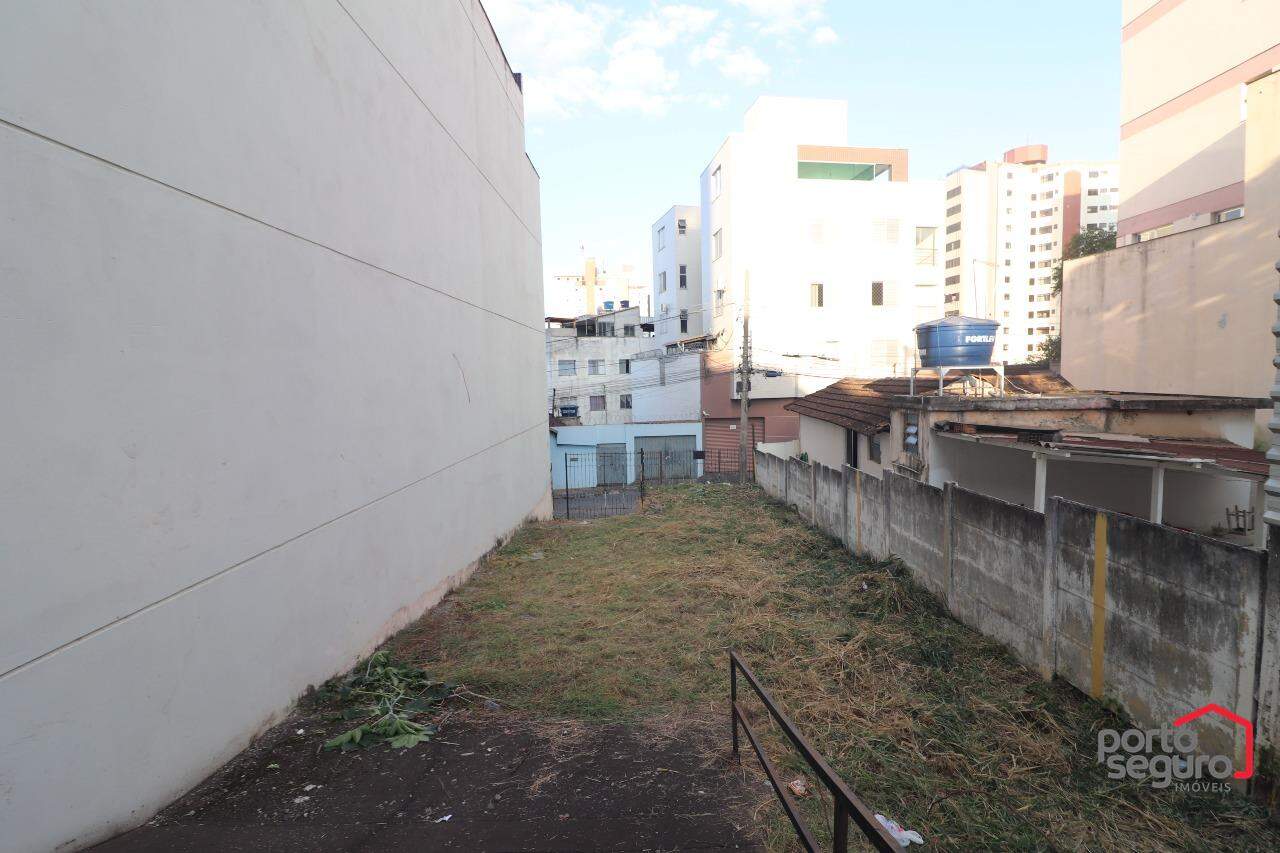 Lote para aluguel no Centro: Lote para alugar, Centro - Divinópolis/MG