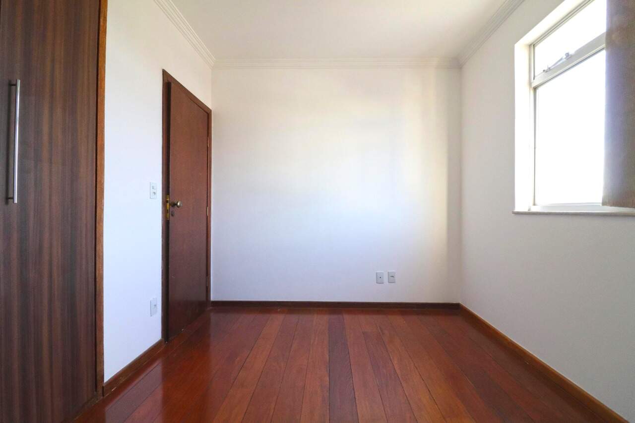 Apartamento à venda no Centro: Apartamento à venda, Centro - Divinópolis/MG