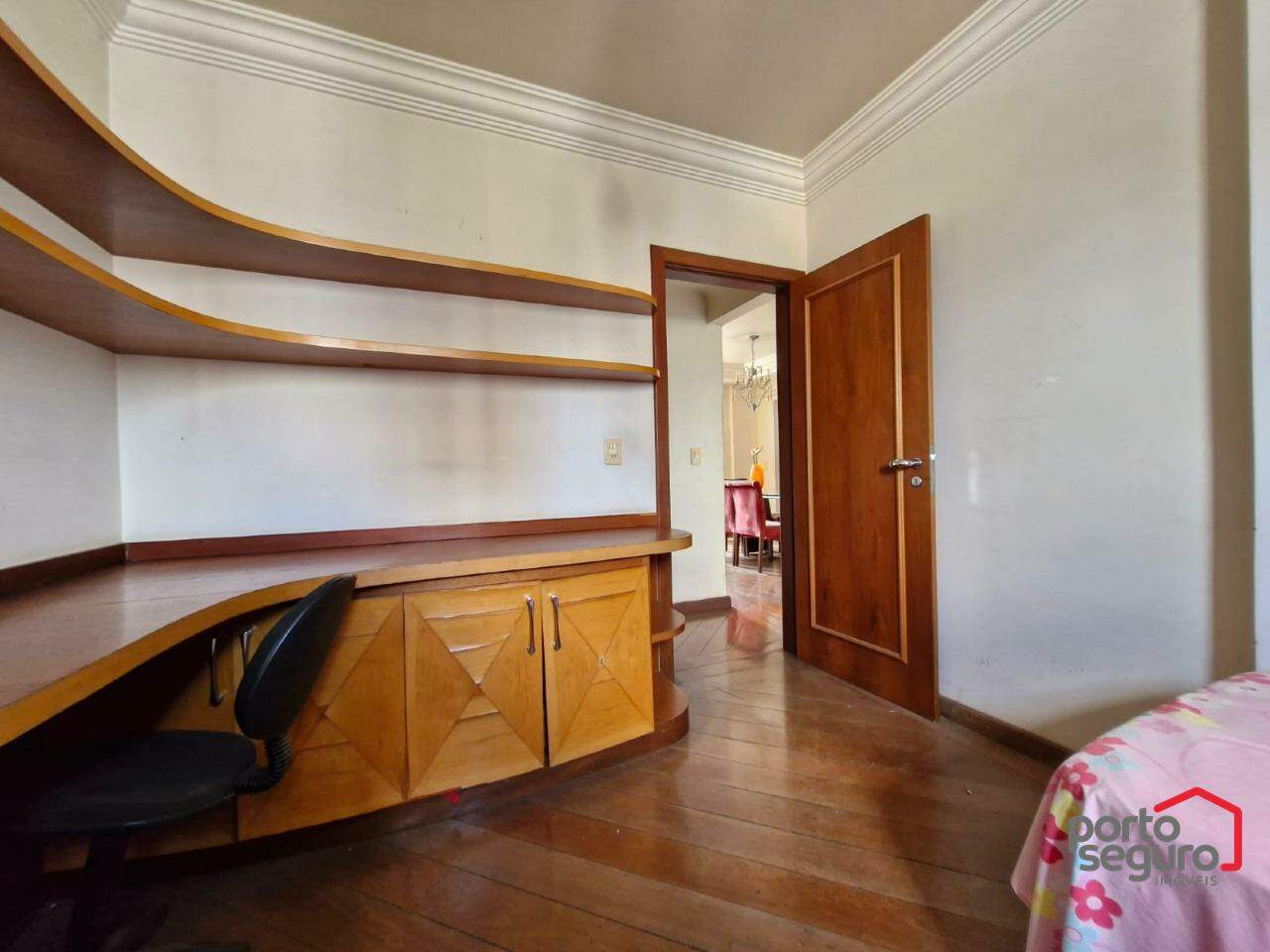 Apartamento à venda no Centro: Apartamento à venda, Centro - Divinópolis/MG