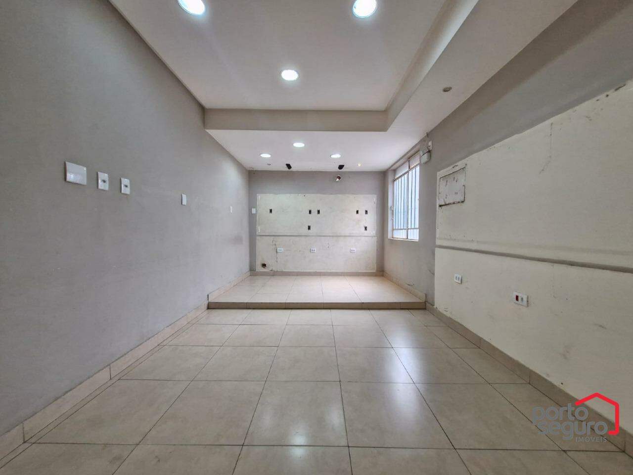 Casa Comercial para aluguel no Centro: Casa Comercial para alugar, Centro - Divinópolis/MG