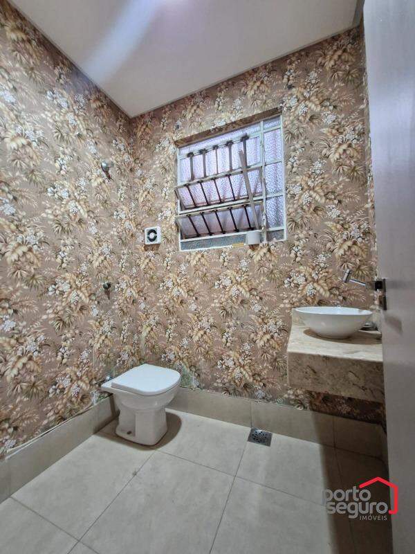 Casa Comercial para aluguel no Centro: Casa Comercial para alugar, Centro - Divinópolis/MG