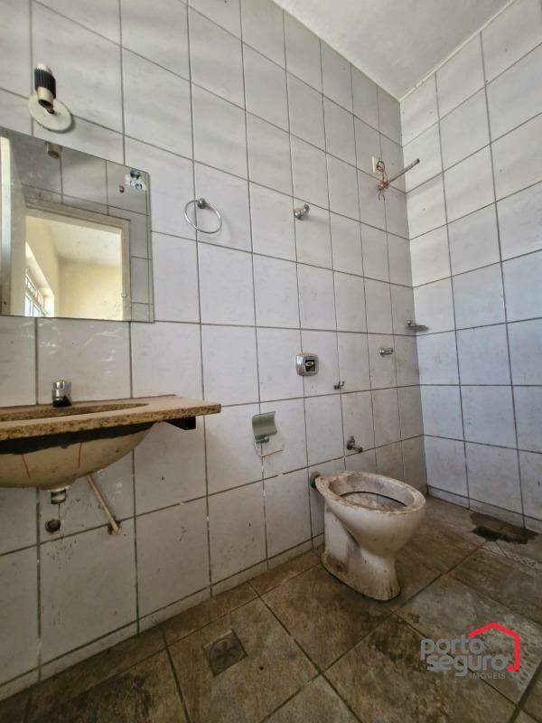Casa para aluguel no Centro: Casa para alugar, Centro - Divinópolis/MG