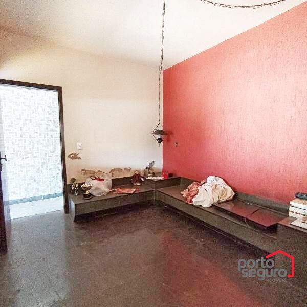 Casa para aluguel no Centro: Casa para alugar, Centro - Divinópolis/MG