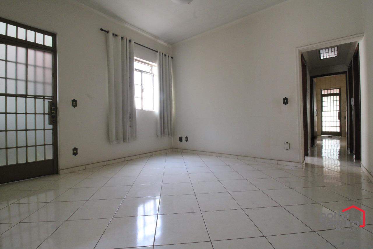 Casa Comercial para aluguel no Centro: Casa Comercial para alugar, Centro - Divinópolis/MG