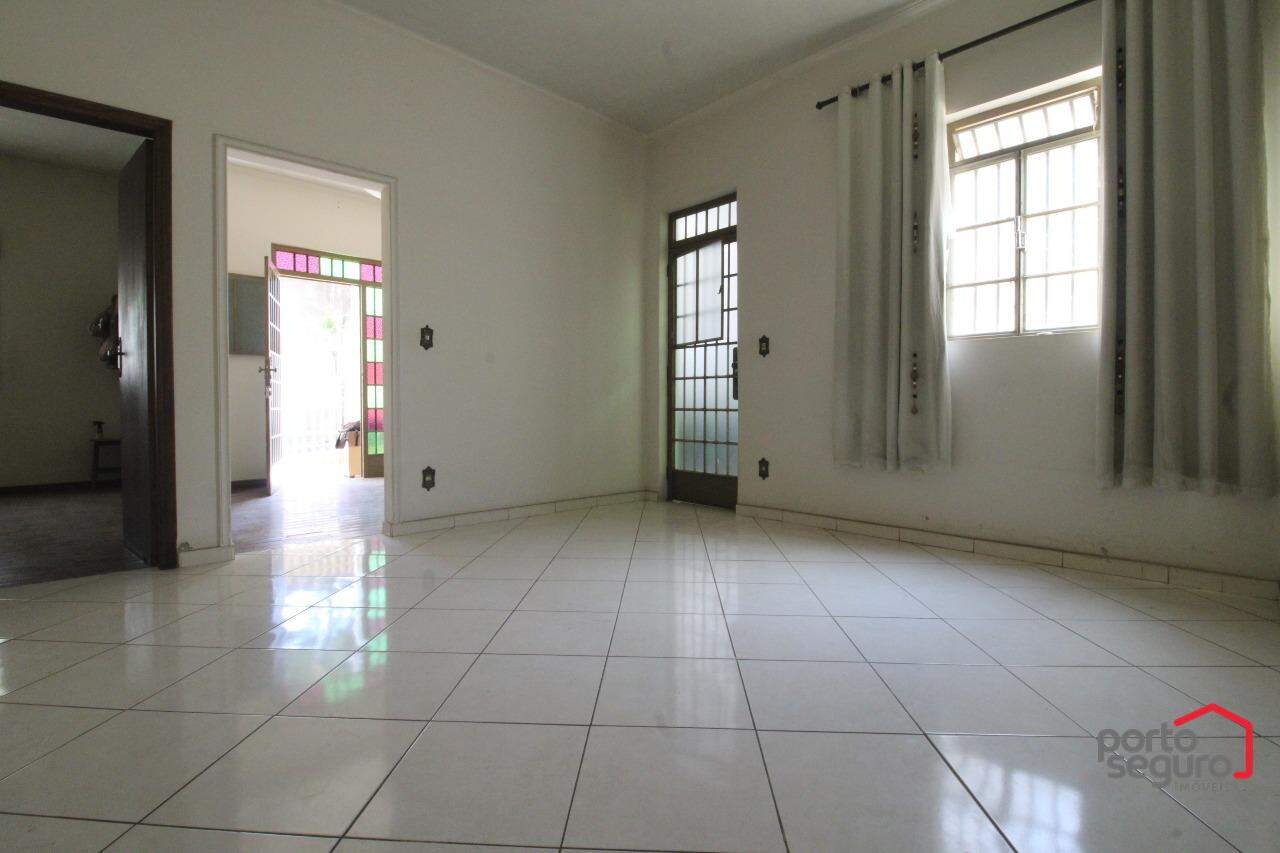 Casa Comercial para aluguel no Centro: Casa Comercial para alugar, Centro - Divinópolis/MG