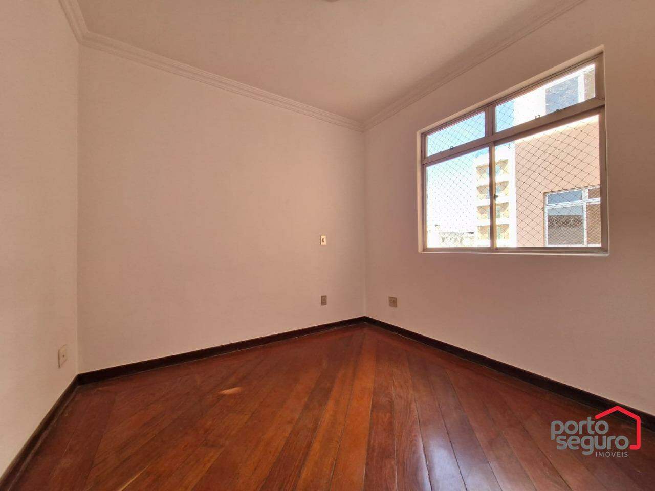 Apartamento à venda no Centro: Apartamento à venda, Centro - Divinópolis/MG