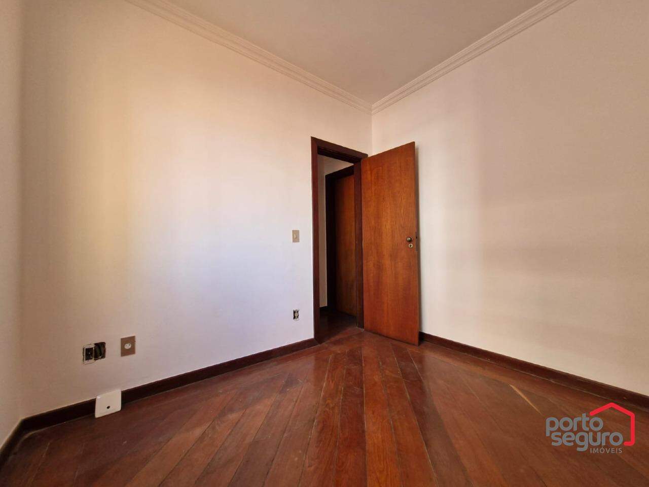 Apartamento à venda no Centro: Apartamento à venda, Centro - Divinópolis/MG