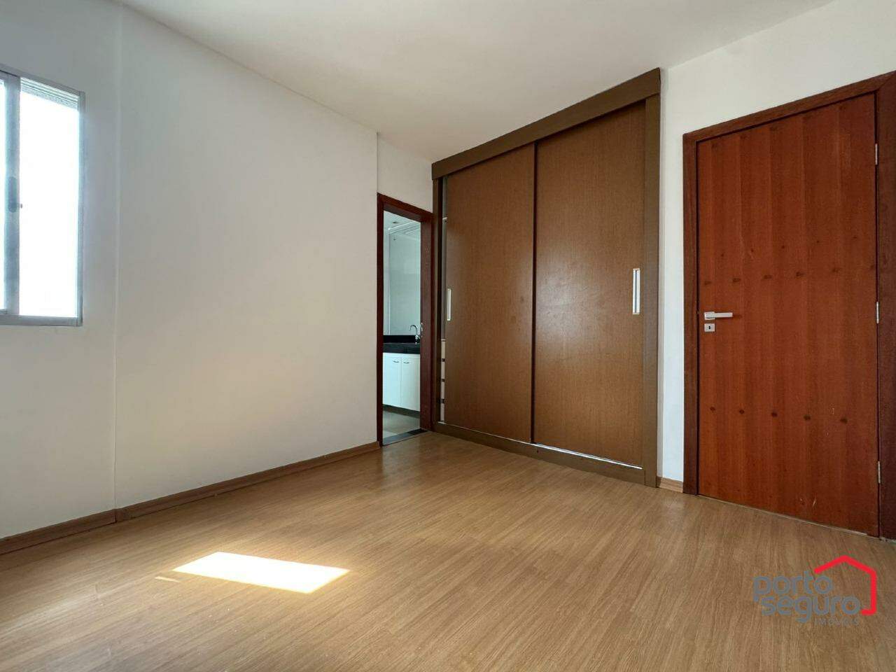 Apartamento à venda no Centro: Apartamento à venda, Centro - Divinópolis/MG