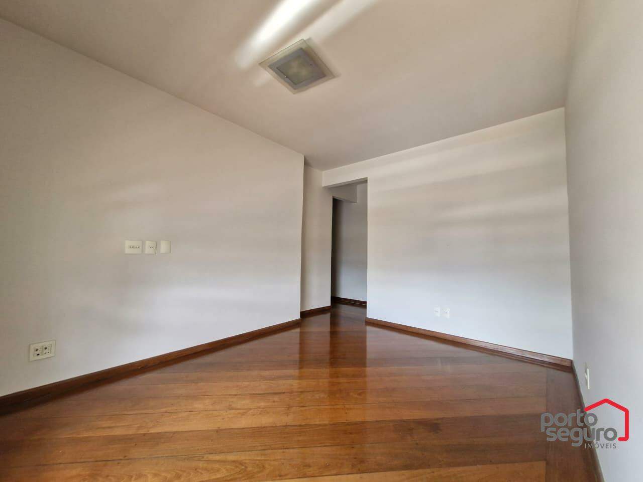 Apartamento à venda no Centro: Apartamento à venda, Centro - Divinópolis/MG