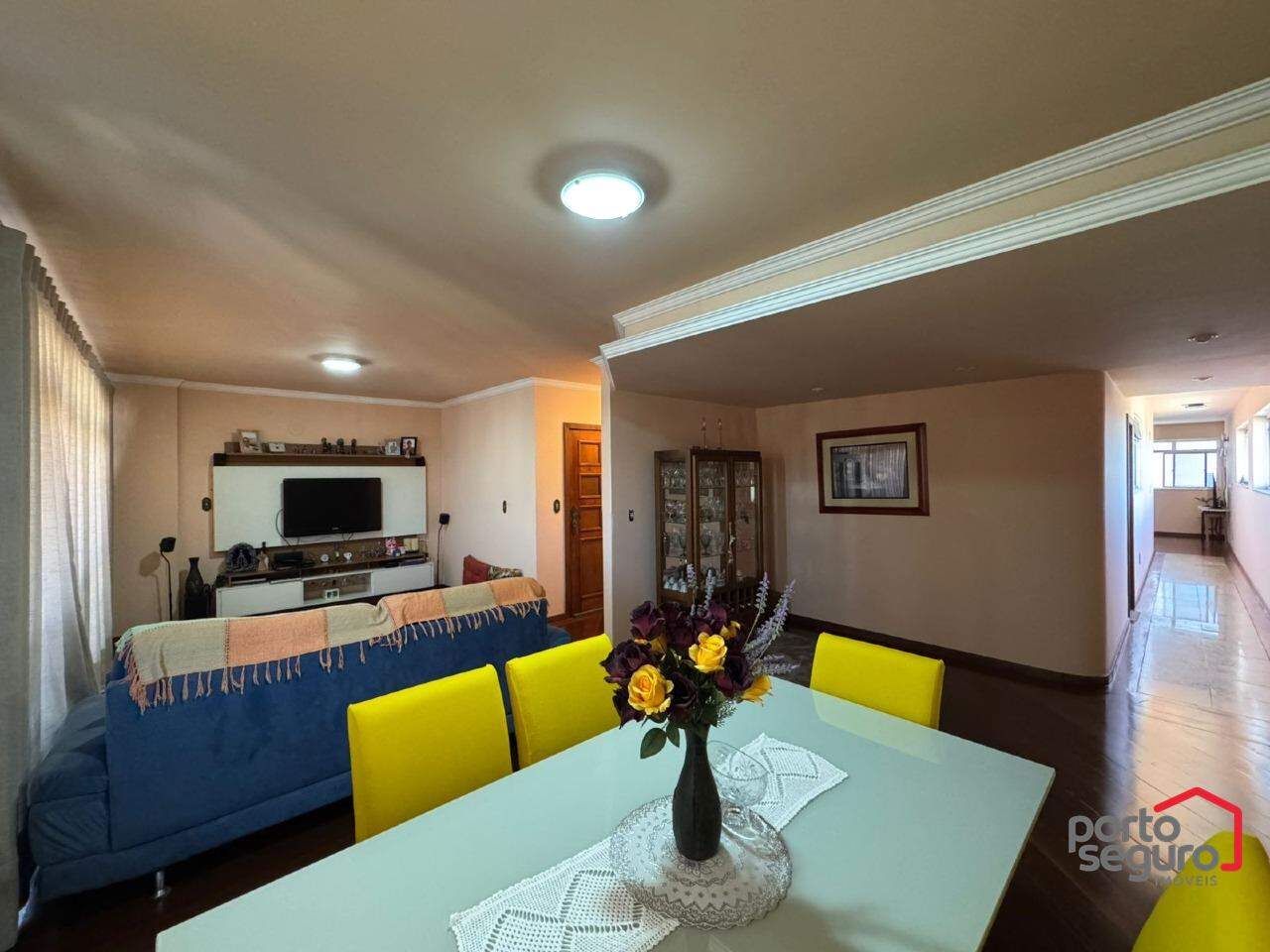 Apartamento à venda no Centro: Apartamento à venda, Centro - Divinópolis/MG
