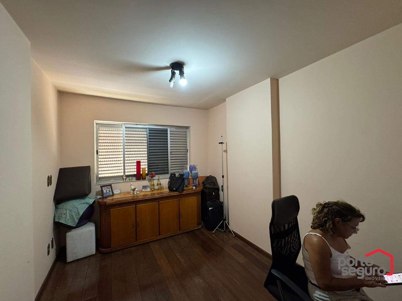Apartamento à venda no Centro: Apartamento à venda, Centro - Divinópolis/MG