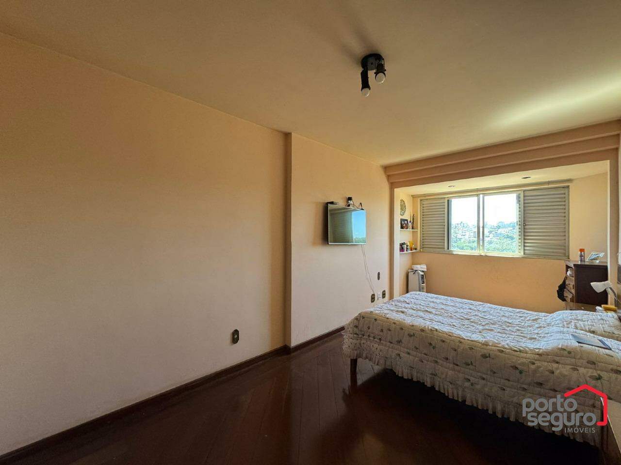 Apartamento à venda no Centro: Apartamento à venda, Centro - Divinópolis/MG