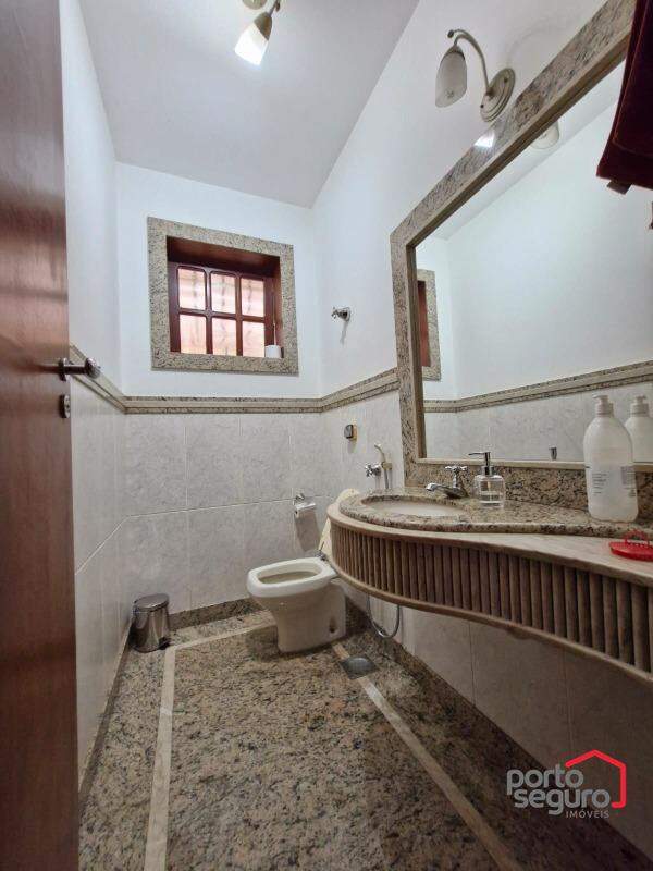 Casa para aluguel no Centro: Casa para alugar, Centro - Divinópolis/MG