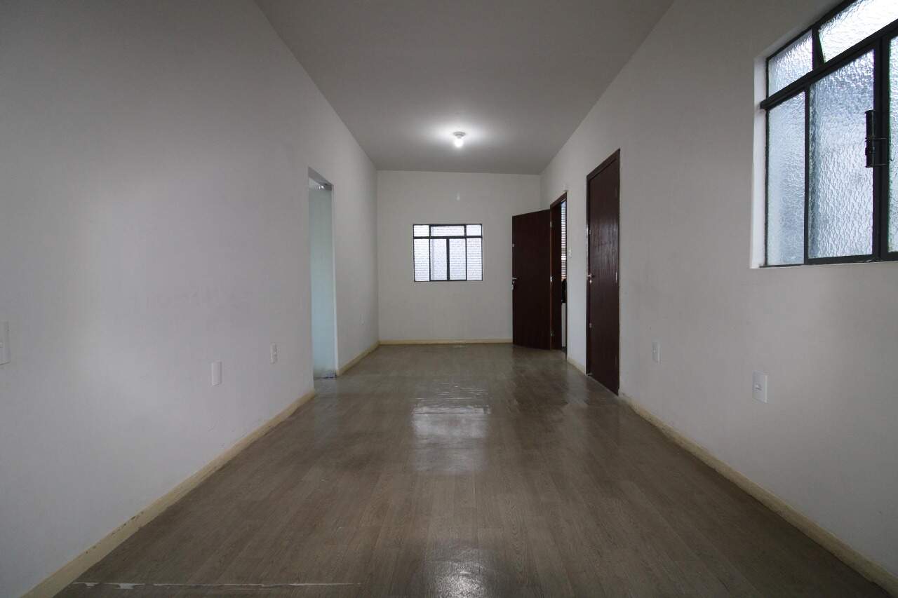 Casa à venda no Centro: Casa à venda, Centro - Divinópolis/MG