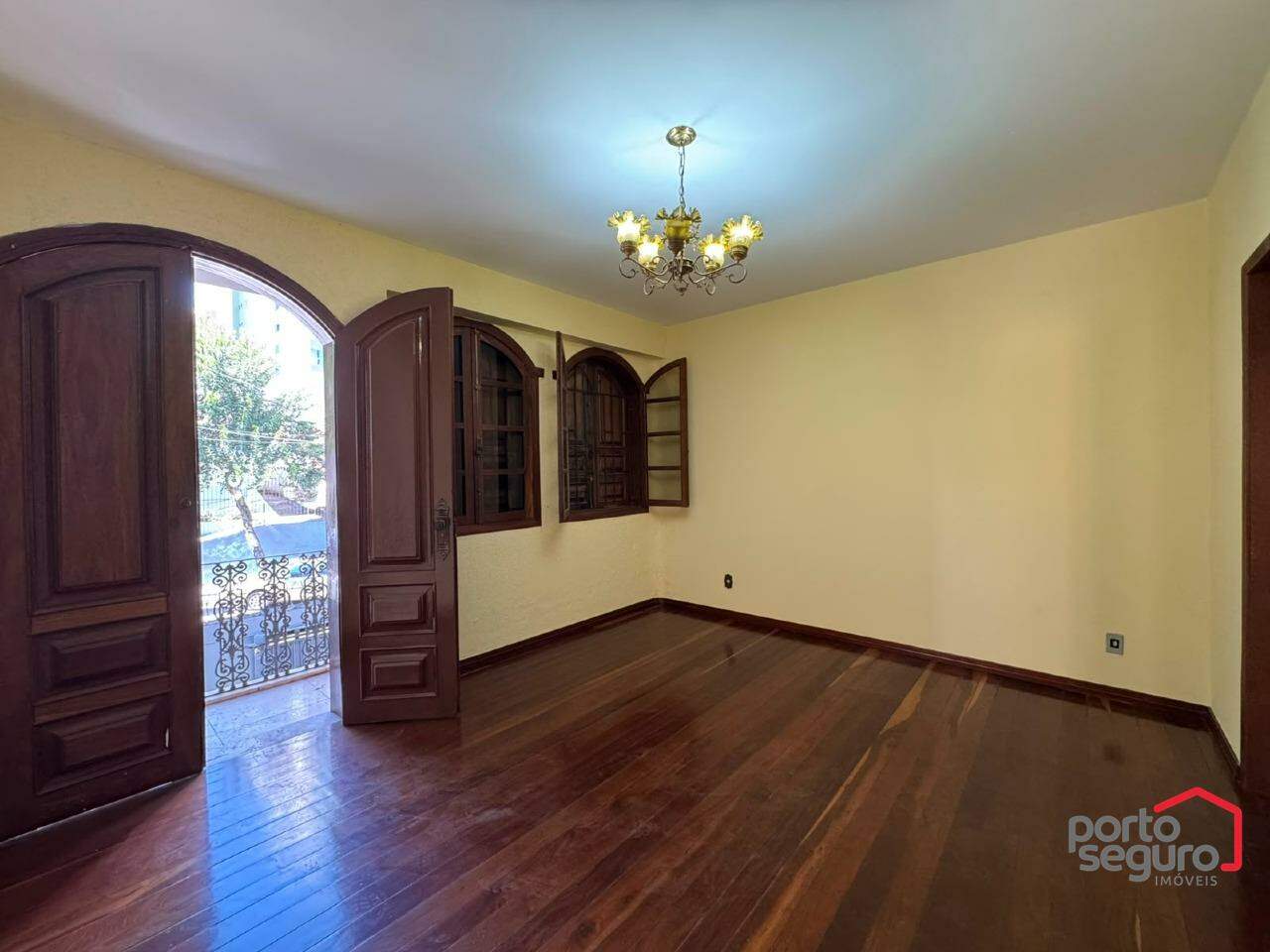 Casa para aluguel no Centro: Casa para alugar, Centro - Divinópolis/MG