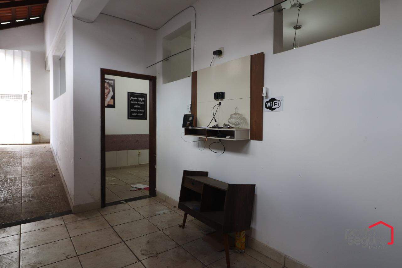 Casa para aluguel no Centro: Casa para alugar, Centro - Divinópolis/MG