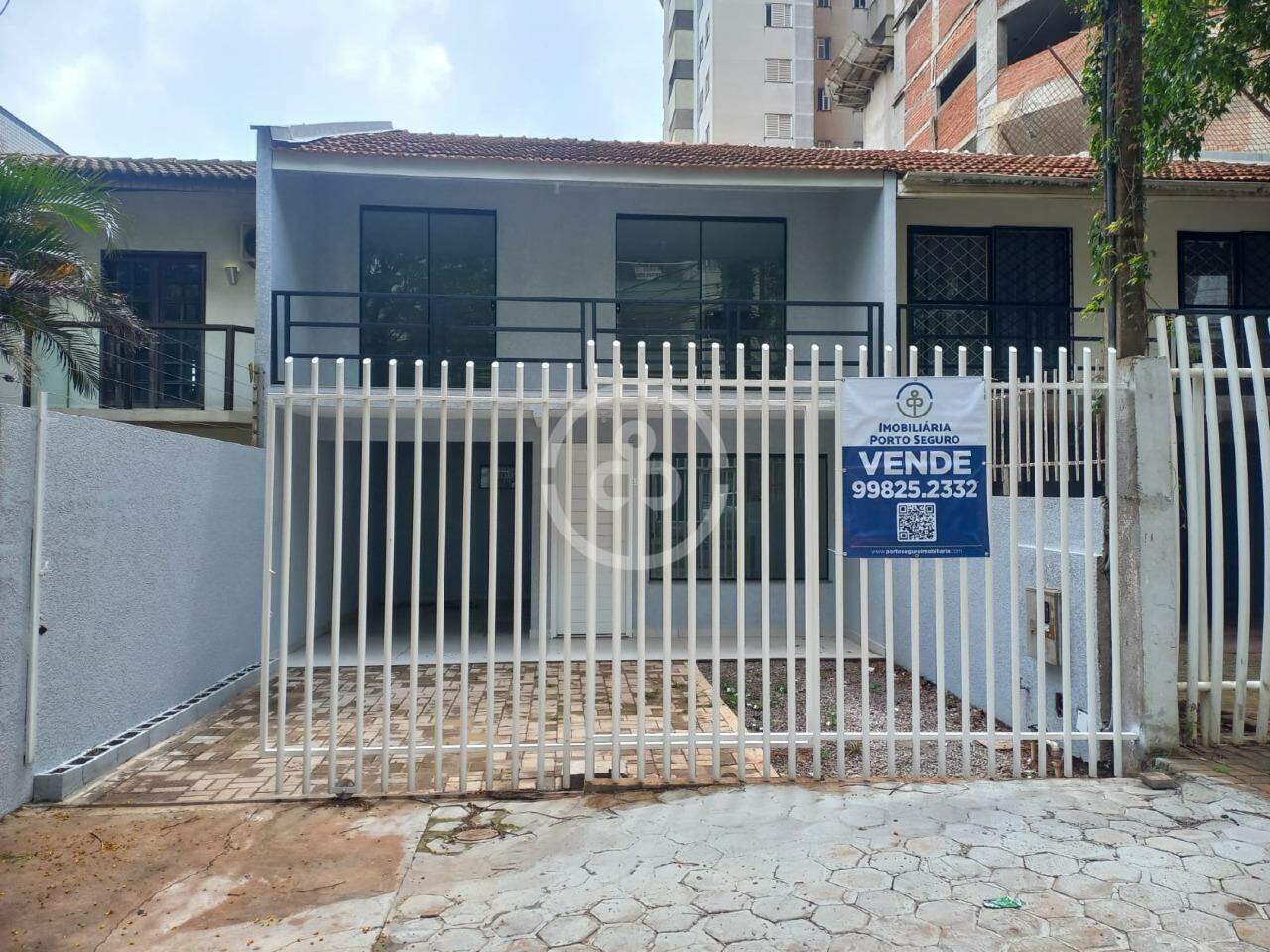 Sobrado à venda no Coqueiral: 