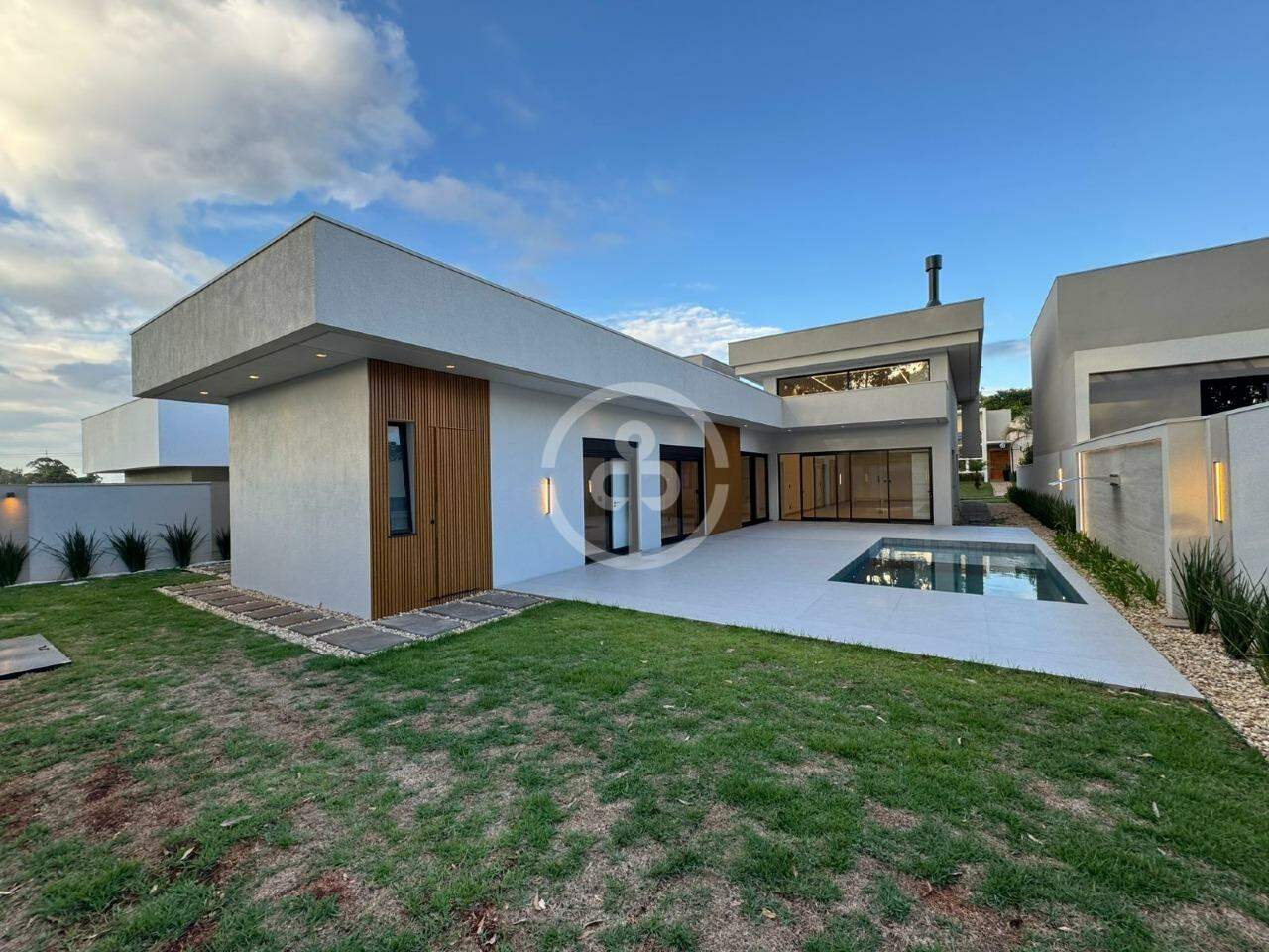 Casa em condomínio à venda no Recanto Tropical: 