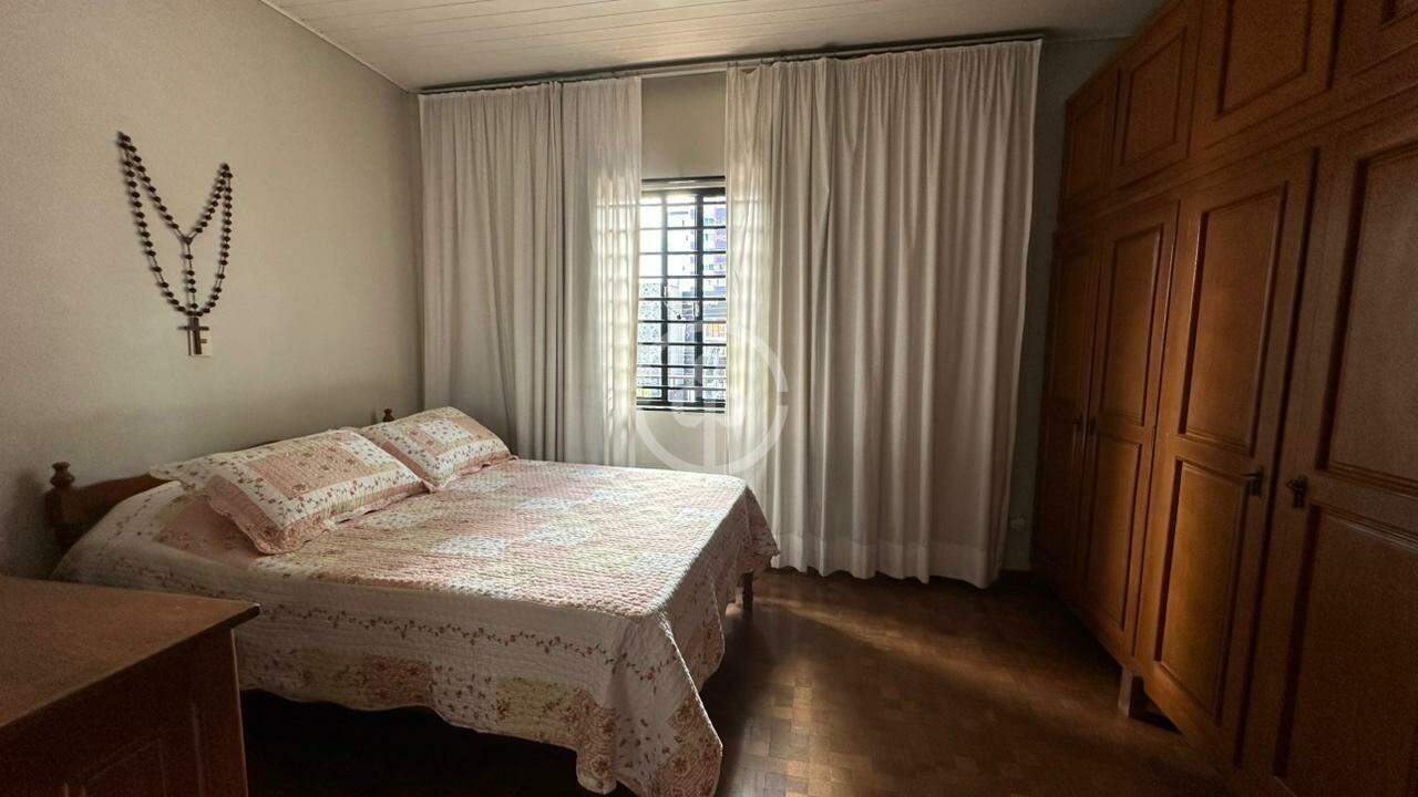 Prédio inteiro à venda no Centro: 