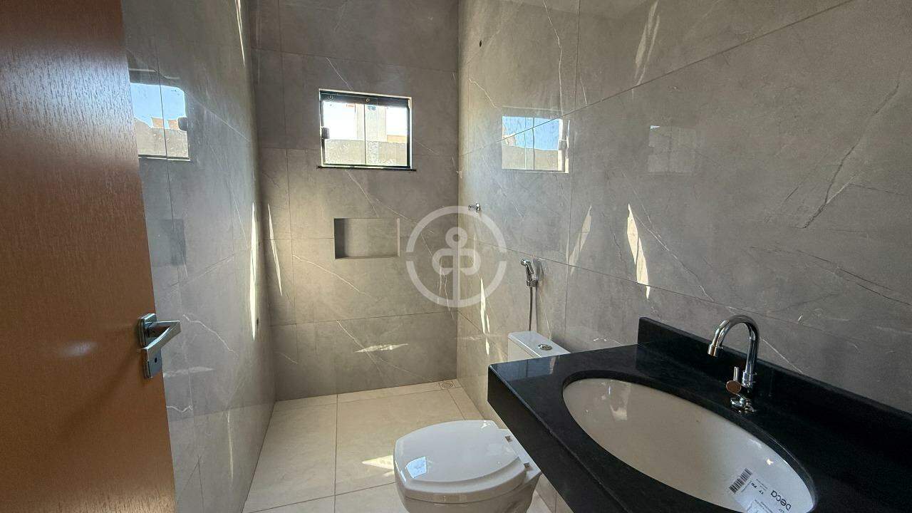 Casa à venda no Esmeralda: banheiro 