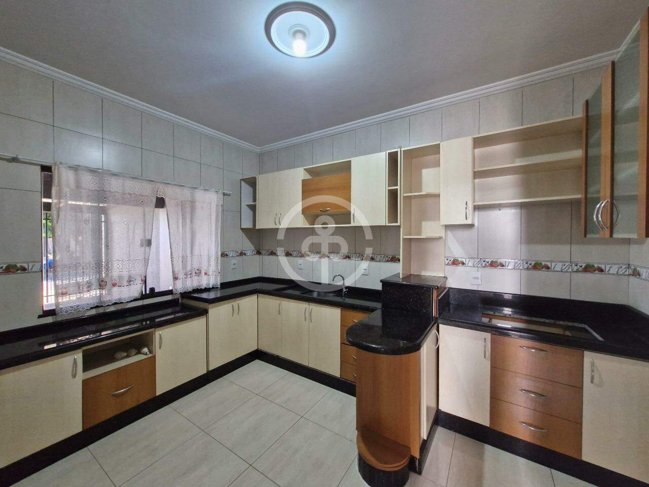 Casa para aluguel no Esmeralda: 