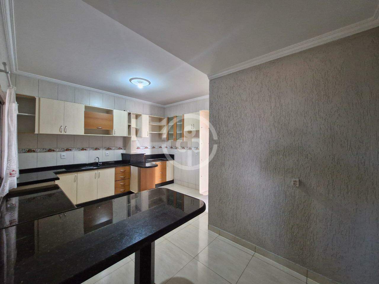 Casa para aluguel no Esmeralda: 