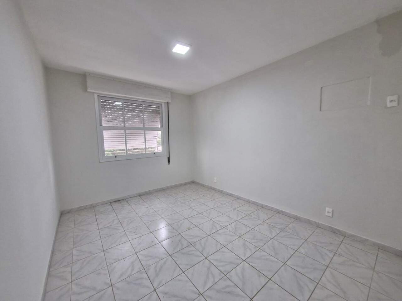 Apartamento à venda no Ponta da Praia: 1° Quarto