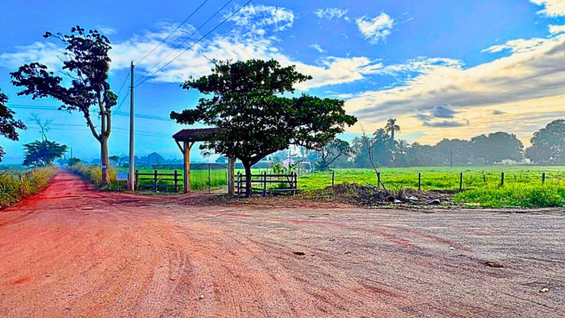 Área à venda no Pontal do Ipiranga: 