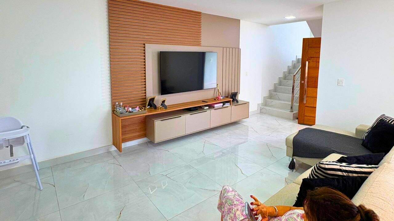 Casa à venda no Canivete: 