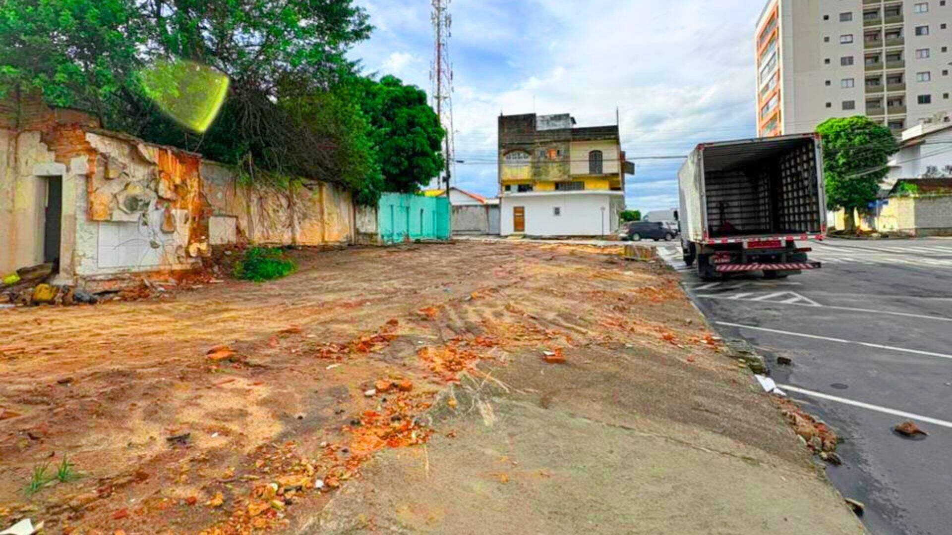 Área à venda no Centro: 