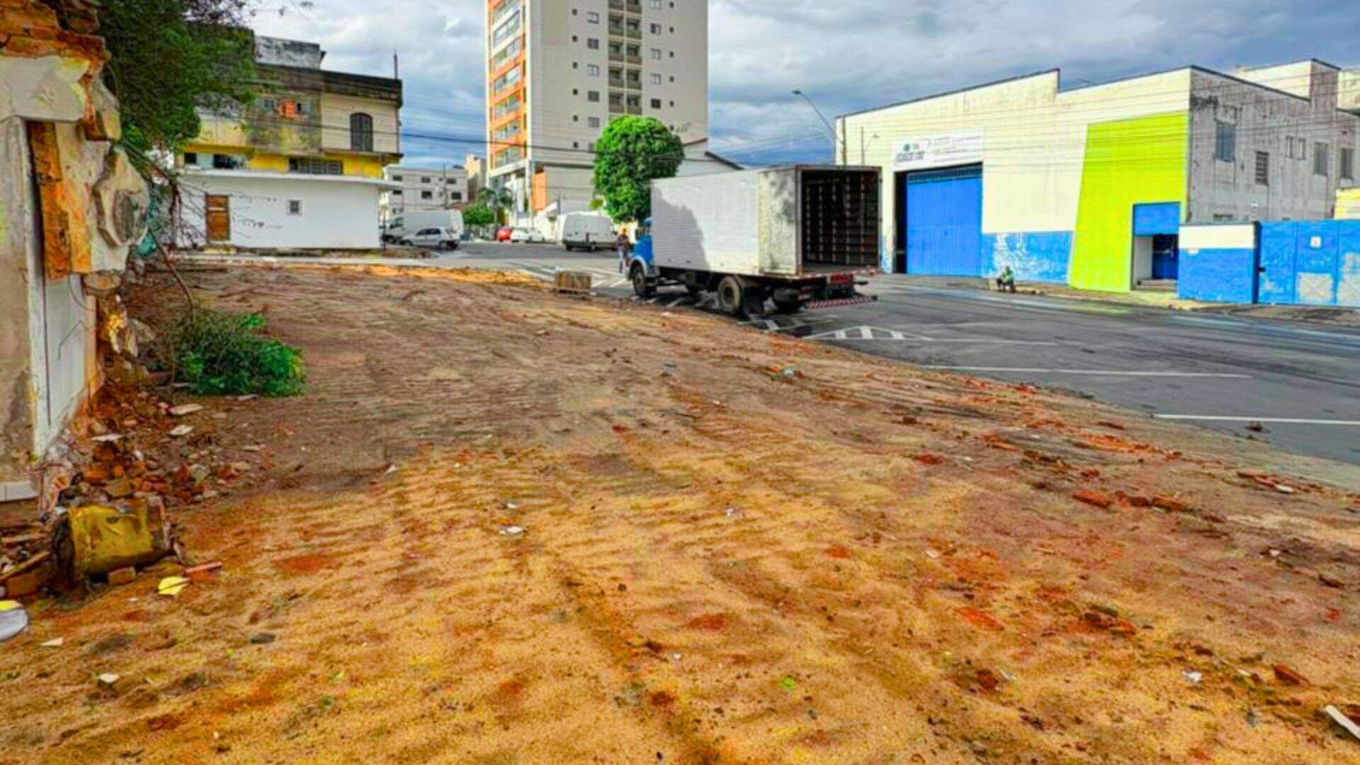 Área à venda no Centro: 