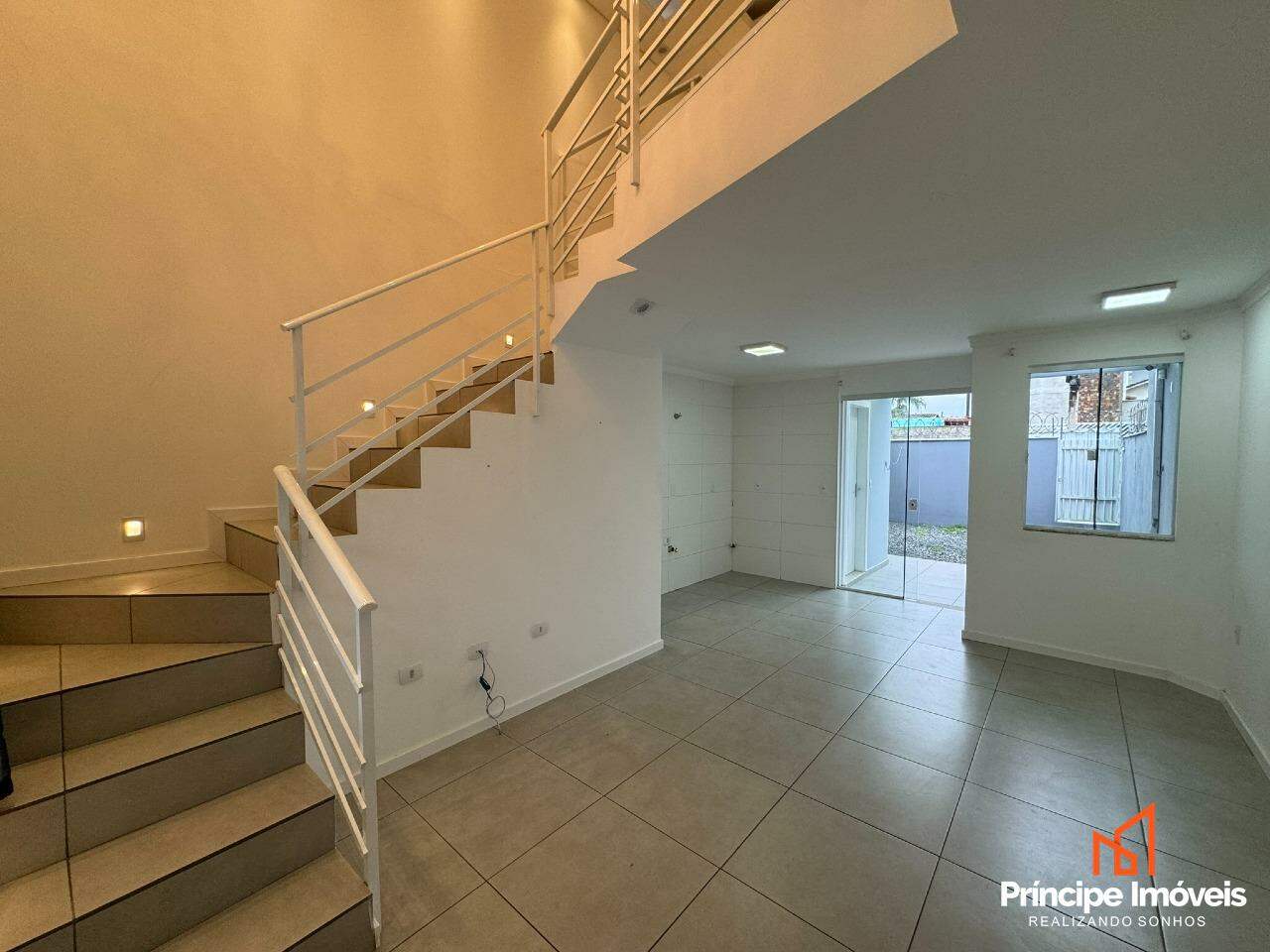 Casa para aluguel em Joinville, Floresta, 2 quartos: 