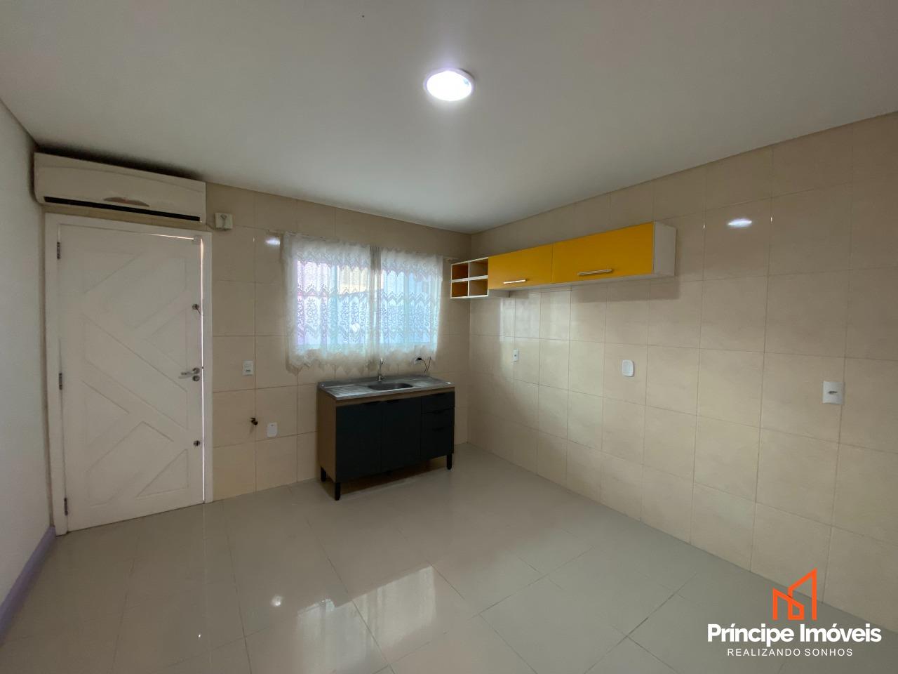 Casa para aluguel em Joinville, Guanabara, 2 quartos: 