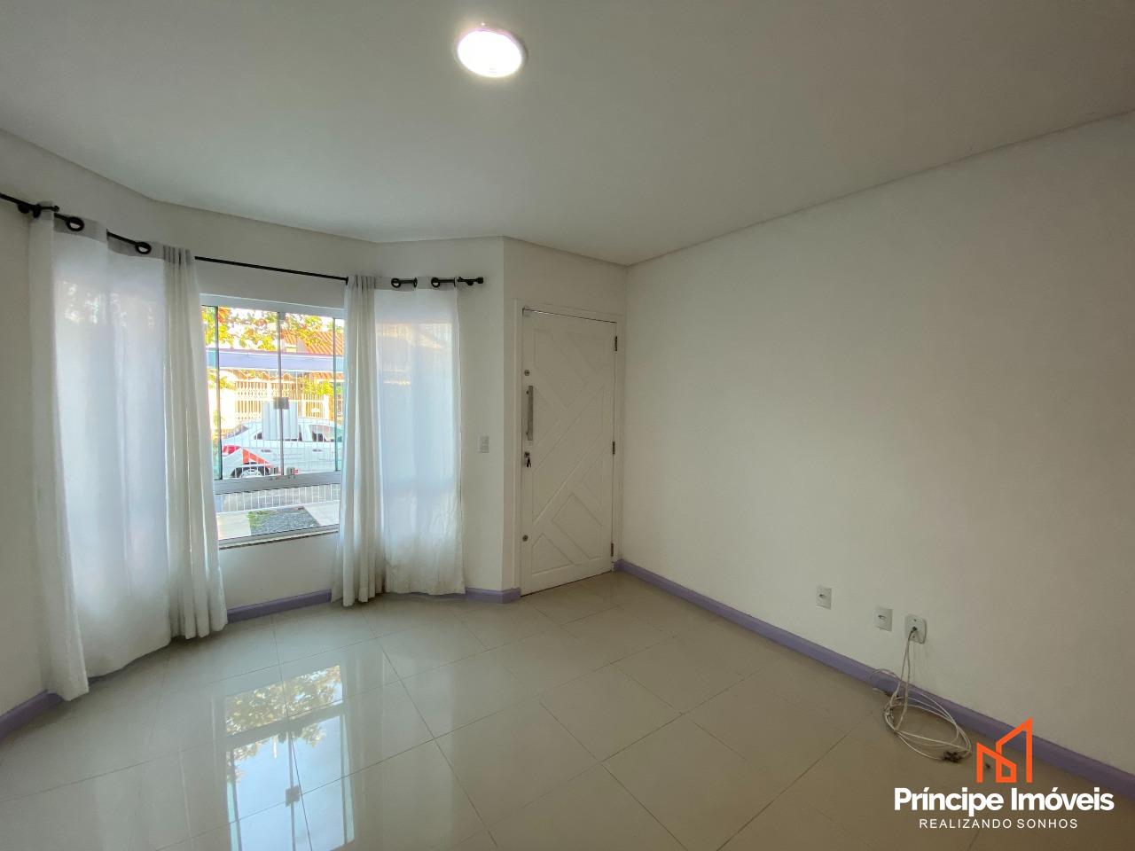 Casa para aluguel em Joinville, Guanabara, 2 quartos: 