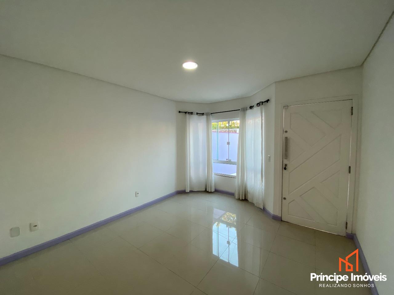 Casa para aluguel em Joinville, Guanabara, 2 quartos: 