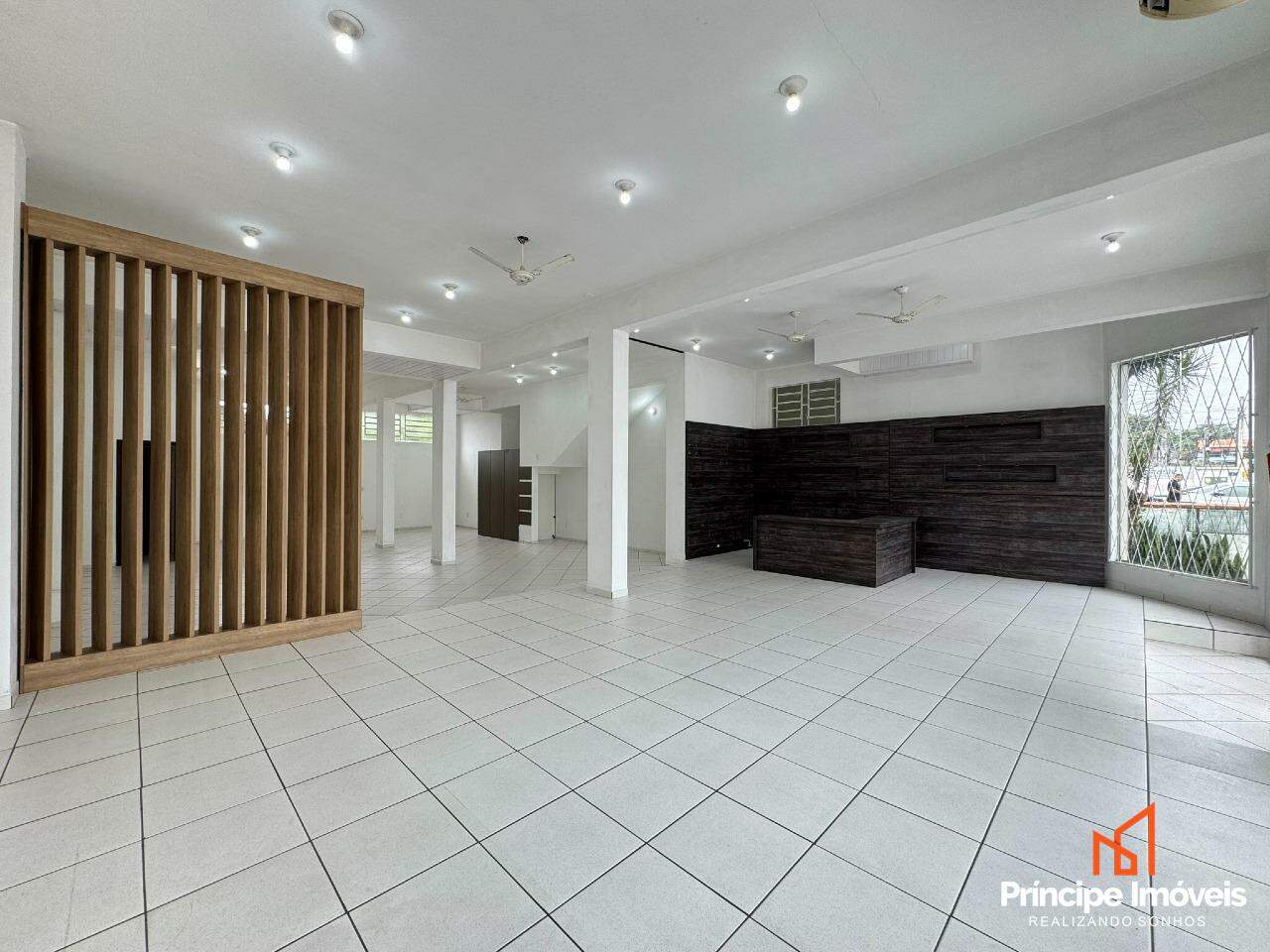 Sala comercial para aluguel em Joinville, Iririú, : 